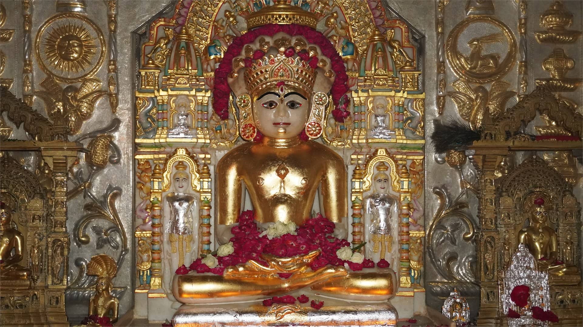 Mulnayak shrine at 108 Shri Navlakha Parshwanath Shwetambar Jain Derasar Tirth